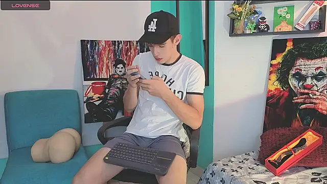 flowers18 online show from April 13, 2026, 10:25 pm