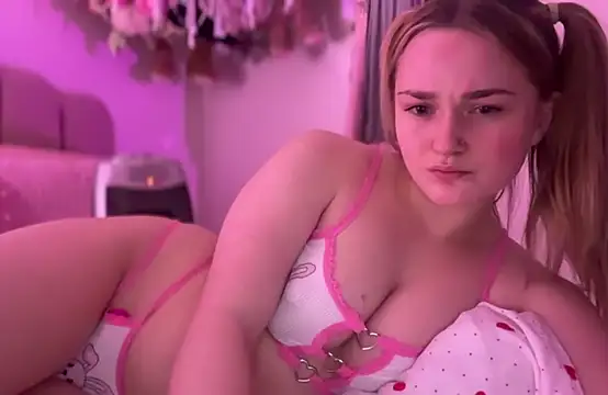 Snapshot of pinkie_piexx chatting on February 14, 2025, 10:14 pm pinkie piexx online show from February 14, 2025, 10:14 pm