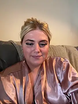 Blondiee3088 online show from March 20, 2025, 1:59 pm