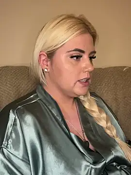 Blondiee3088 online show from February 27, 2025, 8:31 pm