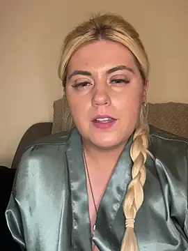 Blondiee3088 online show from February 25, 2025, 8:42 pm