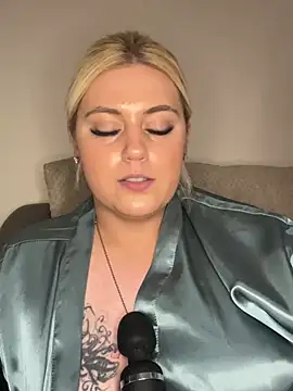 Blondiee3088 online show from March 3, 2025, 4:36 pm