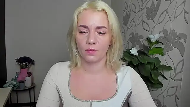 MariaSttone online show from November 10, 2025, 9:36 am