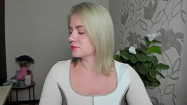 MariaSttone online show from November 10, 2025, 10:26 pm