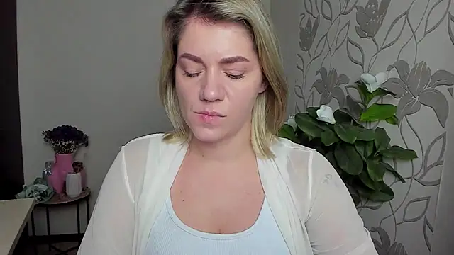 MariaSttone online show from October 25, 2025, 1:45 pm