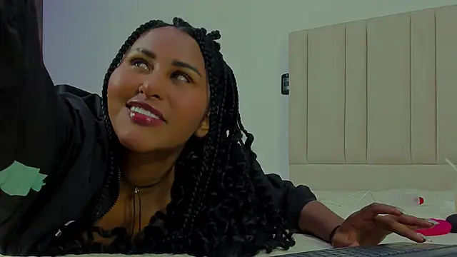 StormyButty18 online show from November 2, 2025, 1:32 am