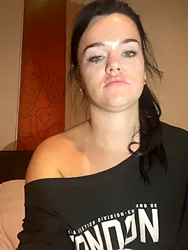 English-Chloe96 online show from January 7, 2026, 5:18 pm