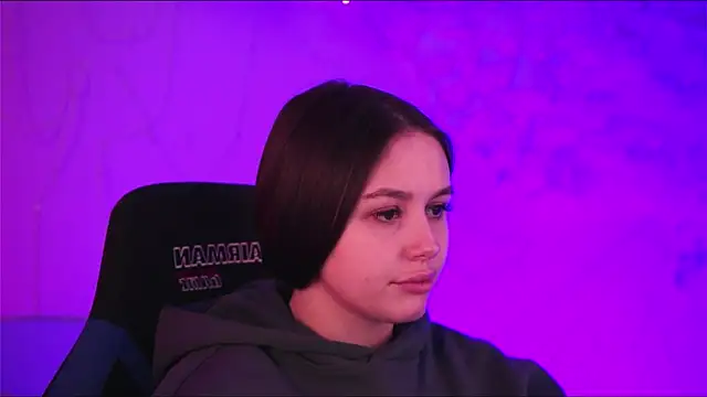 SerenaFerrera online show from December 6, 2024, 5:38 pm