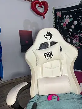 RuivaRaposinha online show from October 8, 2025, 3:52 am