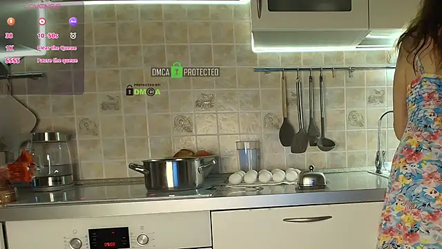 MilfeaN online show from November 6, 2025, 6:06 am