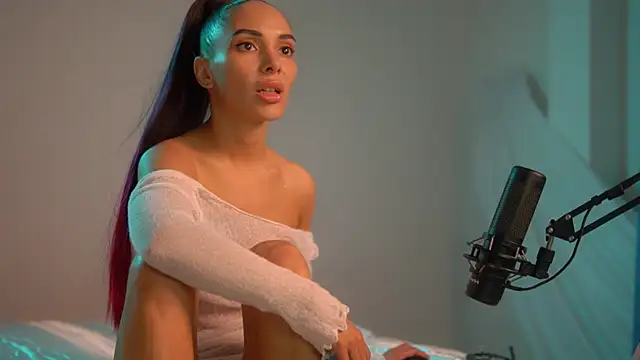 Mila May  online show from September 21, 2025, 3:50 pm