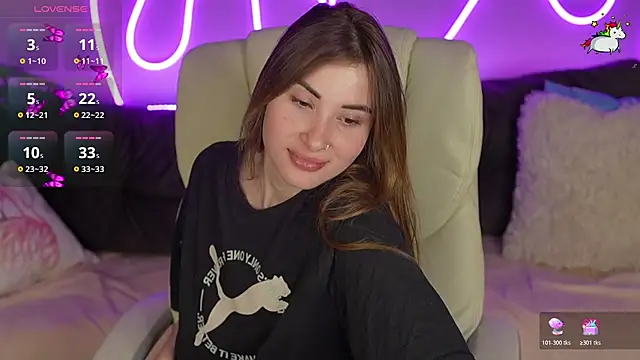 JennyyLuv online show from November 3, 2025, 1:44 am