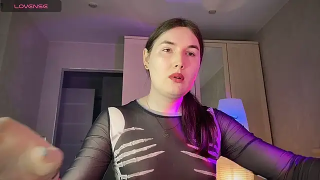 Maria Bowie online show from May 22, 2026, 6:55 am