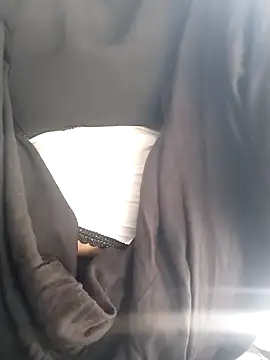 saloni19881 online show from September 12, 2025, 3:28 am