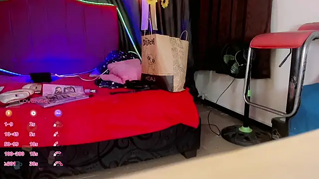 Snapshot of Gabyqueen70 chatting on February 16, 2026, 3:05 am Gabyqueen70 online show from February 16, 2026, 3:05 am