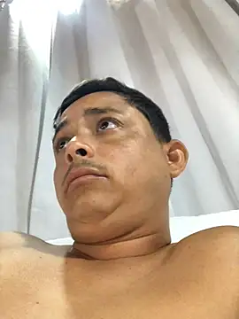 isacalejandroo online show from March 8, 2025, 1:03 pm