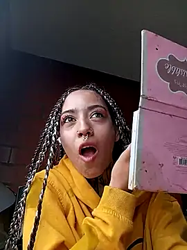 Scarllett BDSM online show from January 6, 2026, 8:02 pm