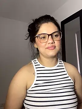 kimberlyhills1 online show from October 20, 2025, 7:58 pm