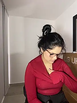 kimberlyhills1 online show from November 27, 2025, 6:19 pm