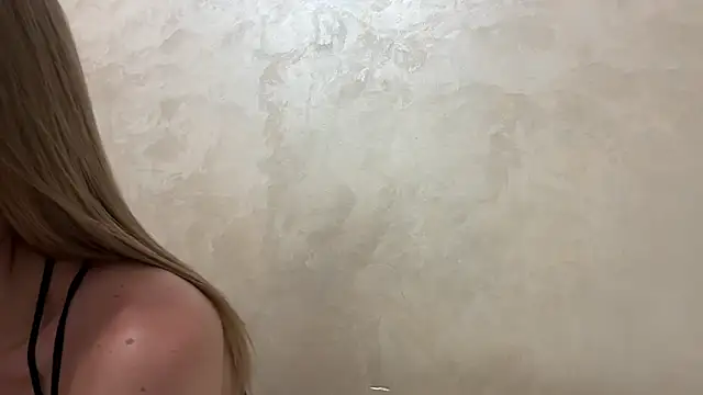 CaitlinaJayne23 online show from November 28, 2025, 7:03 pm