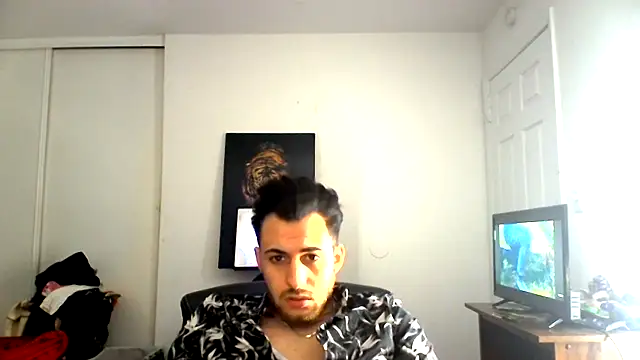 Snapshot of Mhmoodyi chatting on December 4, 2025, 4:17 pm Mhmoodyi online show from December 4, 2025, 4:17 pm