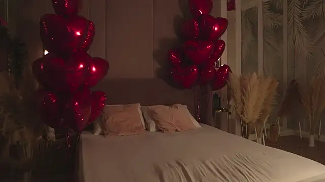 Smiley Mia online show from February 19, 2026, 5:04 am