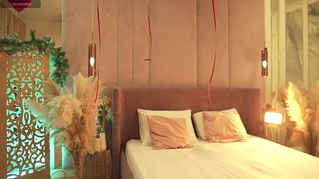 Smiley Mia online show from March 18, 2026, 5:10 am