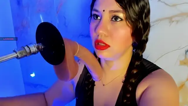 hade cute online show from April 9, 2026, 3:40 pm