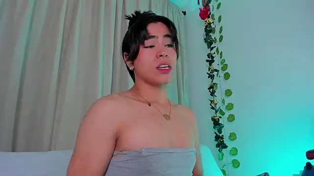 Little michell online show from December 5, 2025, 2:21 am