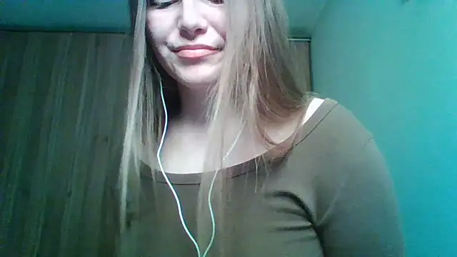 Evasapples online show from May 20, 2026, 8:28 pm
