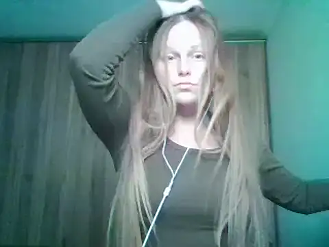 Evasapples online show from October 25, 2025, 5:57 pm