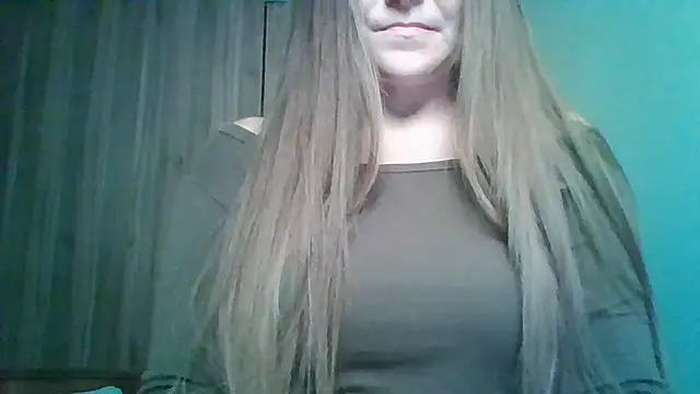 Snapshot of Evasapples chatting on June 12, 2026, 1:53 pm Evasapples online show from June 12, 2026, 1:53 pm