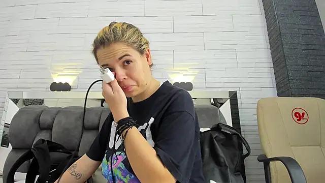 dorothy vegga online show from December 17, 2025, 3:55 am