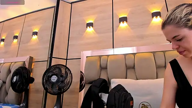 dorothy vegga online show from November 21, 2025, 4:00 am