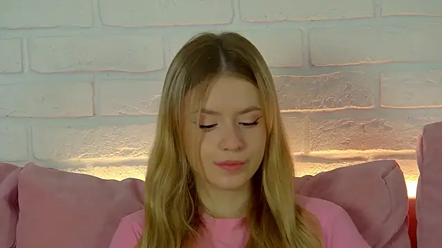 MilanaBalmain online show from September 21, 2025, 4:06 am