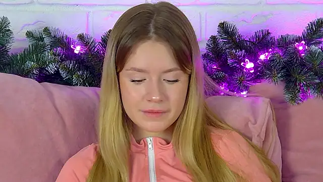 MilanaBalmain online show from December 22, 2025, 4:23 am