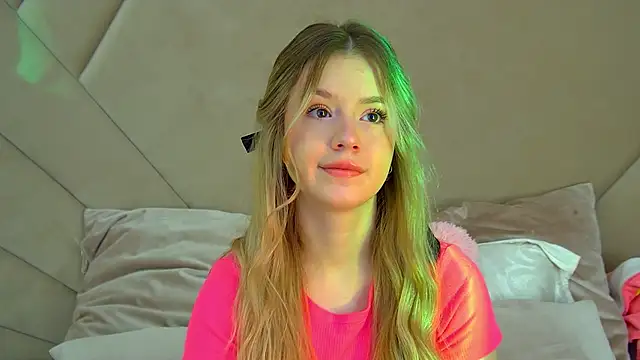 MilanaBalmain online show from October 13, 2025, 4:14 am