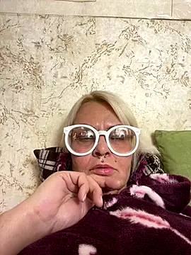 Gardener of Illusions online show from November 7, 2025, 3:33 am