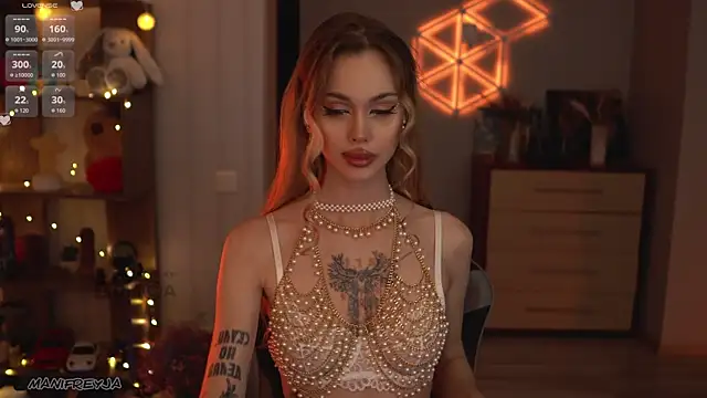 ManiFreyja online show from October 25, 2025, 10:43 pm