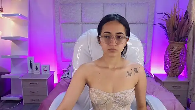 Mia Fischer online show from April 11, 2026, 7:39 pm