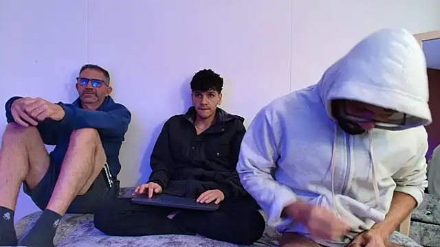 Benjamin show online show from December 16, 2025, 2:21 pm