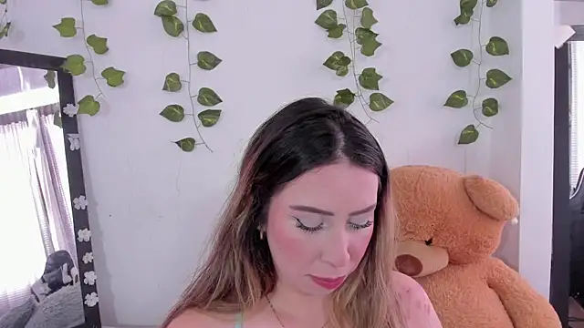 JanneKim online show from October 8, 2025, 4:19 pm