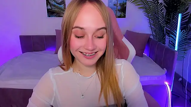 LianaBright online show from March 6, 2025, 11:47 am