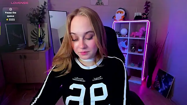 Snapshot of LianaBright chatting on February 15, 2026, 2:45 am LianaBright online show from February 15, 2026, 2:45 am