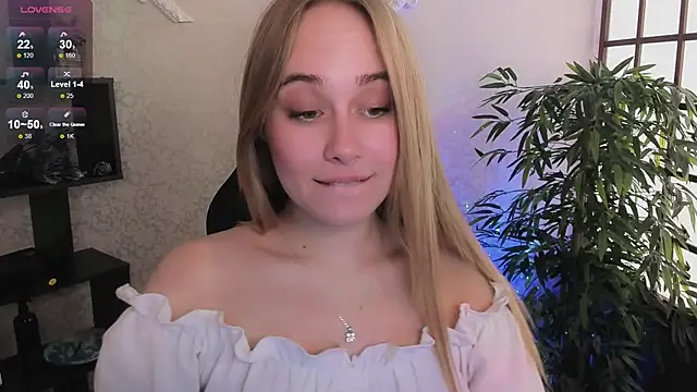 LianaBright online show from March 13, 2025, 12:13 pm