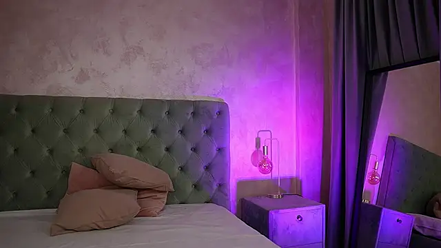 LucyWilow online show from February 24, 2026, 5:19 am