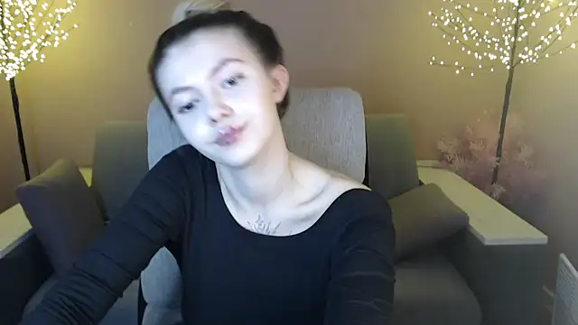 Snapshot of Ritaneer chatting on December 17, 2024, 12:33 pm Ritaneer online show from December 17, 2024, 12:33 pm