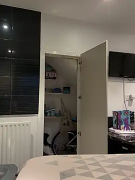 TEMPTING-TAMMY online show from March 9, 2026, 6:17 am