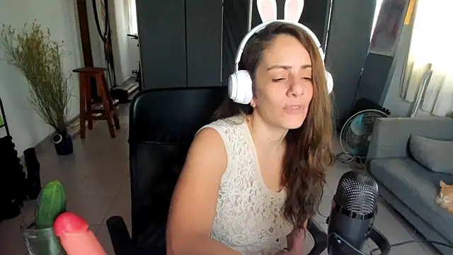 jessiburningheels online show from March 3, 2025, 1:34 pm