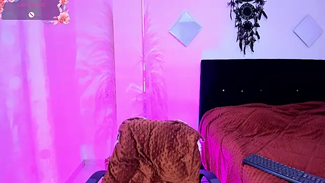 Hannahoney  online show from March 4, 2025, 11:40 am